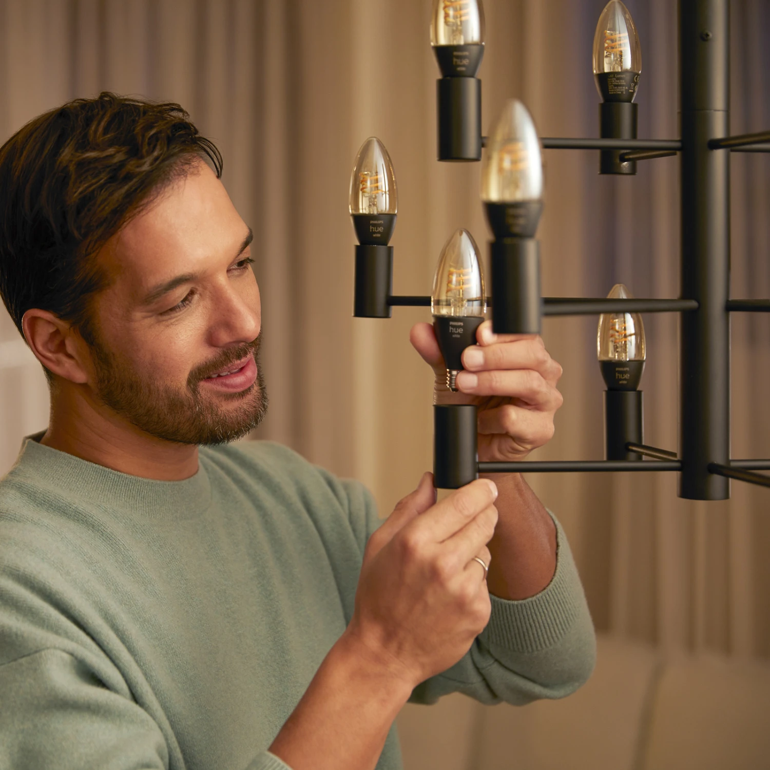 Philips Hue White Ambiance E14 4.6W 350lm Filament 7 Philips Hue White Ambiance E14 4.6W 350lm Filament - Image 5