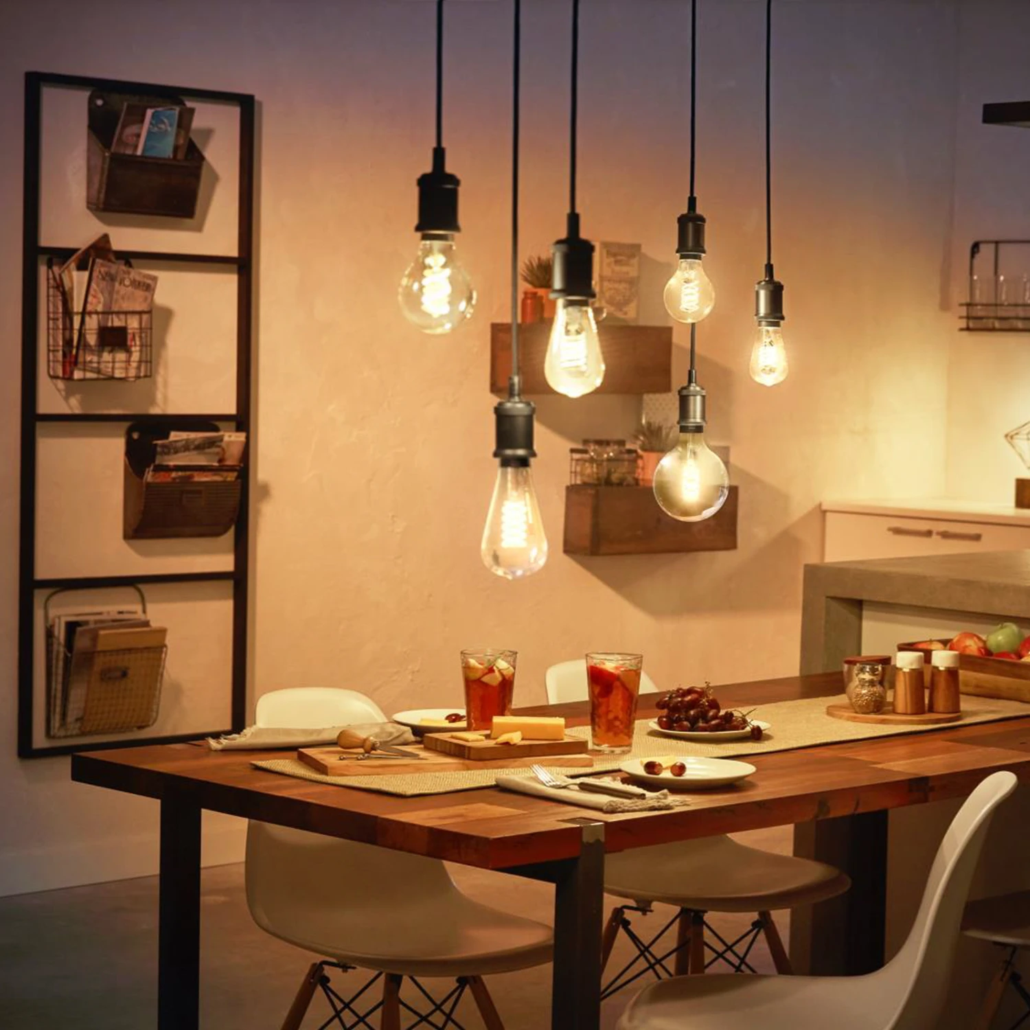 Philips Hue White E27 7 W ST64 Filament 2,100K 7 Philips Hue White E27 7 W ST64 Filament 2,100K - Image 5