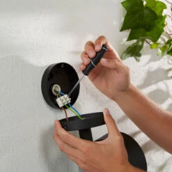 Philips Hue White + Colour Attract LED Wall Light -Philips Hue Shop 7534176 6